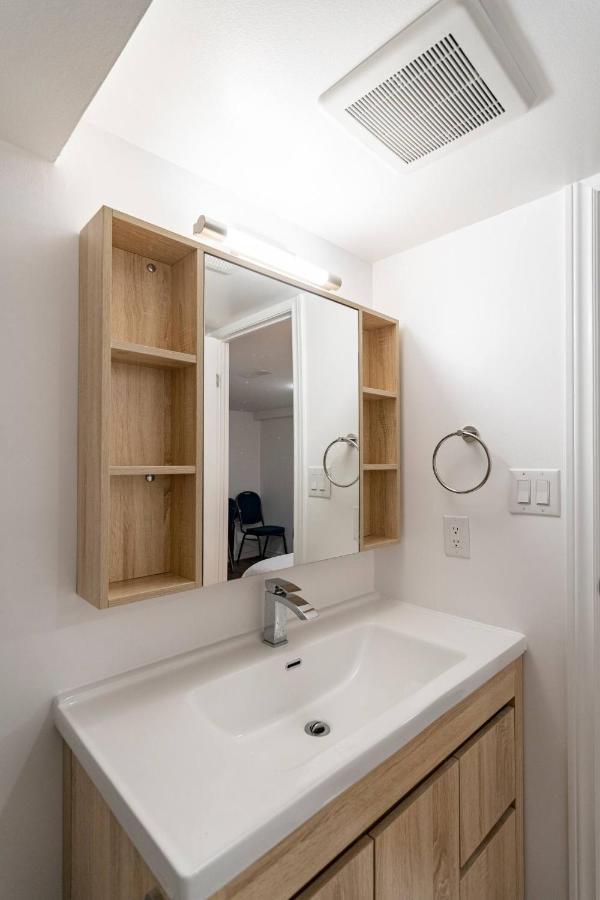 Simple & Tidy Private Rooms 토론토 외부 사진